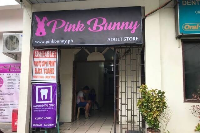 Pink Bunnyの店外